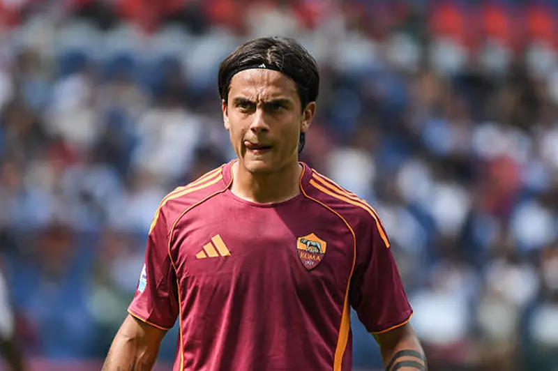 روما يبدأ مفاوضات تجديد عقد ديبالا